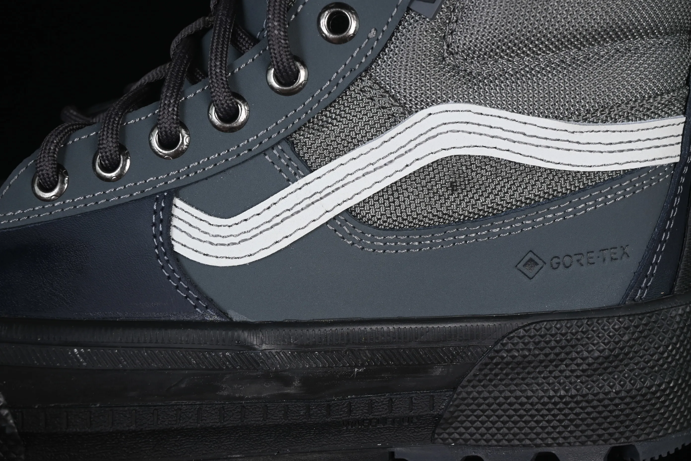 All categories Vans Vans series Vans Hi Vans high-top Vans Sk8-Hi Gore Te Outdoor adventure series round-toe lace-up high-top outdoor functional casual shoes VN0A5I116MP